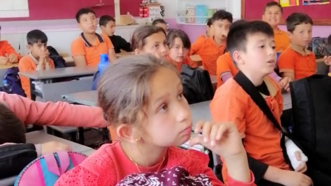 4/A Sınıfı Kamyon Kafe Kitabı Yazar Buluşması